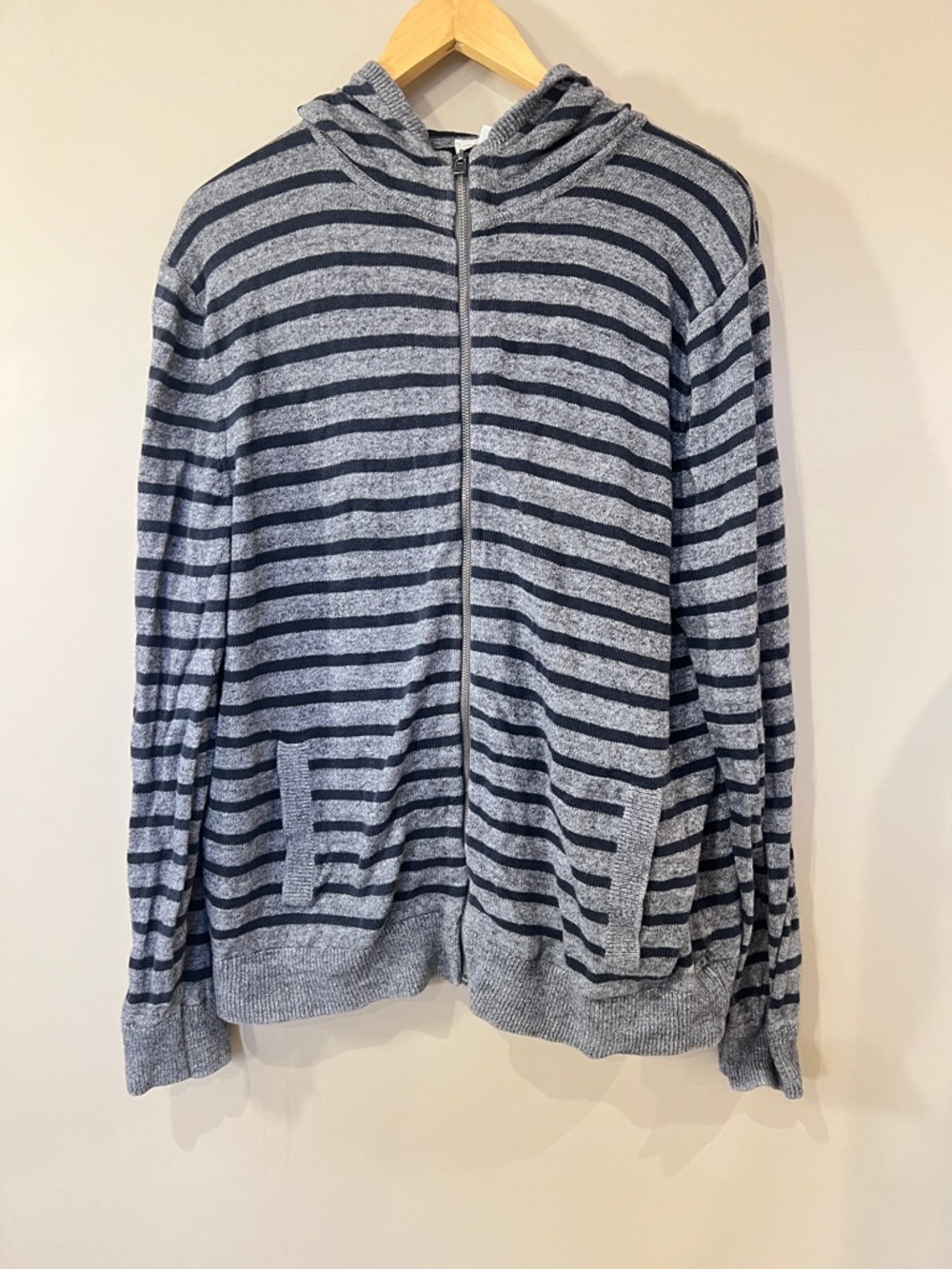 GAP Men's Gray and Navy Striped Zip-Up Hoodie